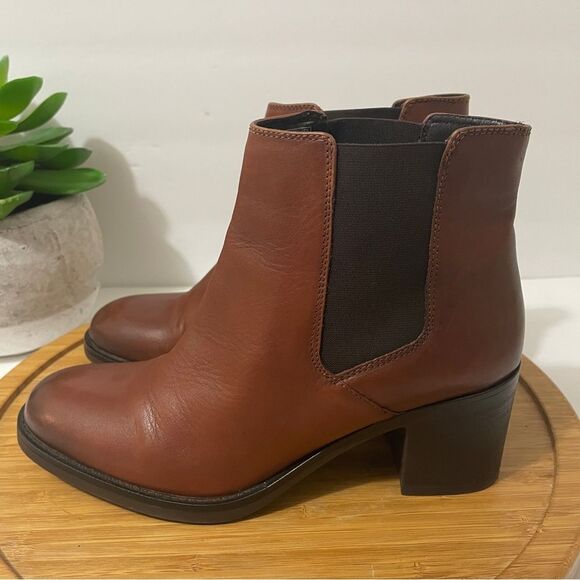 Clarks‎ Mascarpone Bay Ankle Boots Women's Brown Chelsea Leather Booties Size 8 - Picture 1 of 9